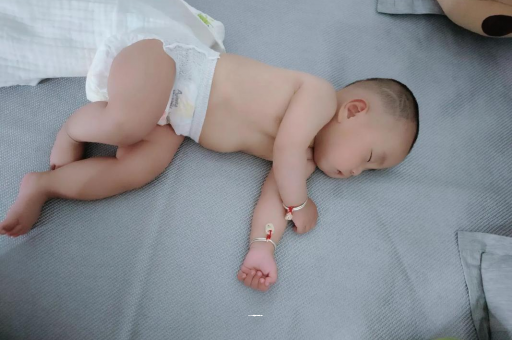 灌云没满月的宝宝